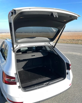 Skoda Superb cena 83000 przebieg: 142500, rok produkcji 2018 z Nysa małe 436